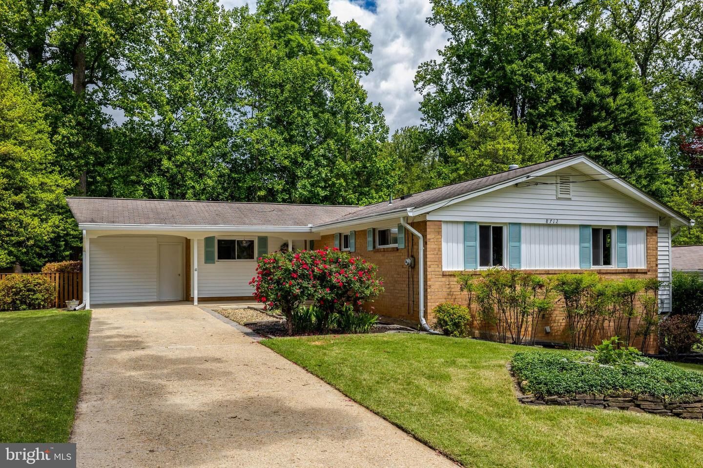 Property Photo: 8712 Piccadilly Place VA 22151