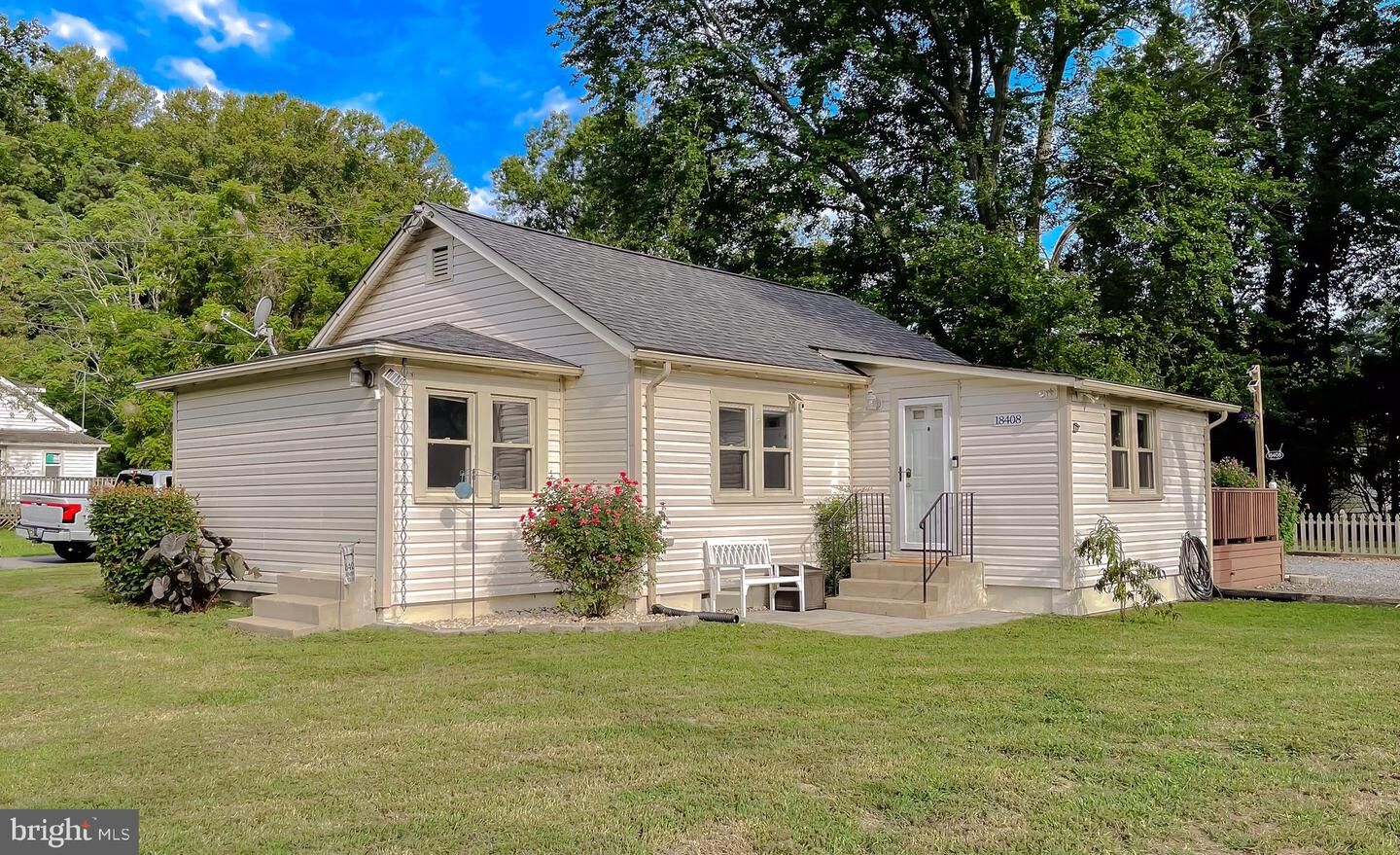 Property Photo:  18408 Juniper Trail  MD 20608 