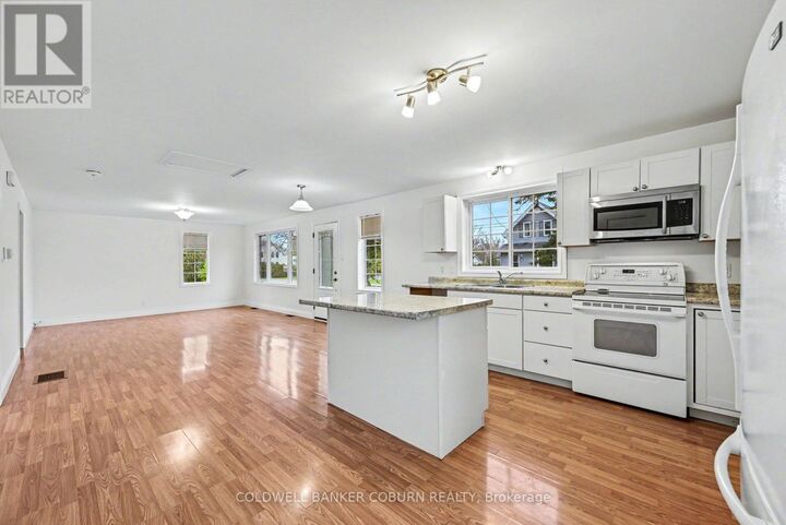 Property Photo:  94 College Street  ON K0C 1H0 