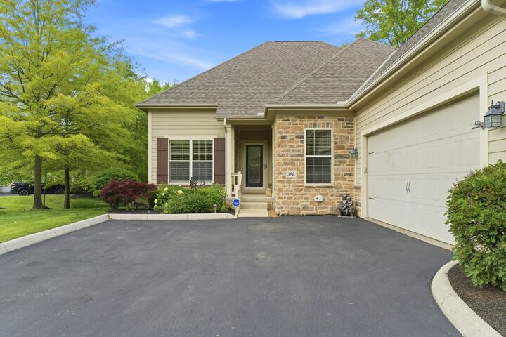 Property Photo:  386 Slate Crossing Drive  OH 43015 