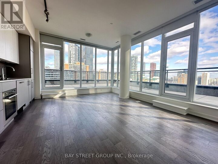 Property Photo:  17 Dundonald Street 1703  ON M4Y 0E4 