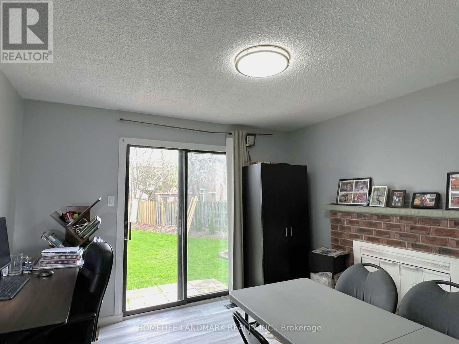 Property Photo:  4058 Fuchsia Place Mainfloor  ON L5C 3S9 