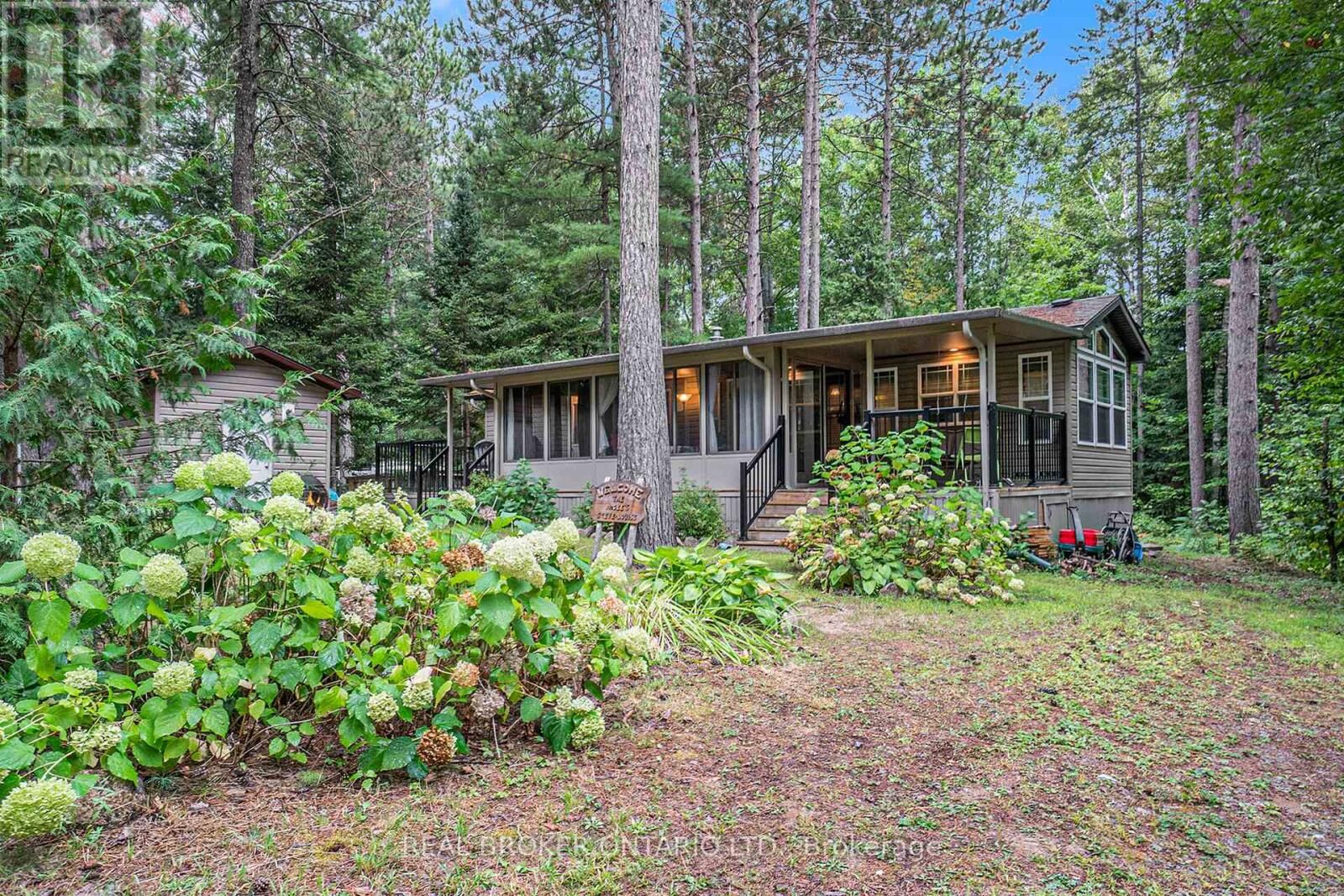 Property Photo:  240 Pinewood Park Road H10  ON K0J 1Y0 