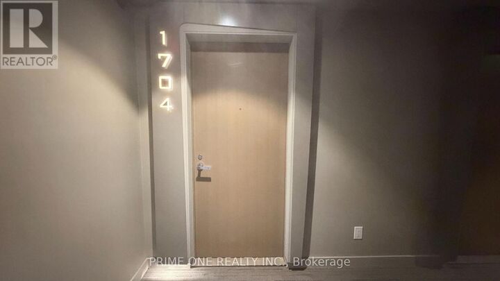 Property Photo:  1 Bloor Street East 1704  ON M4W 0A8 