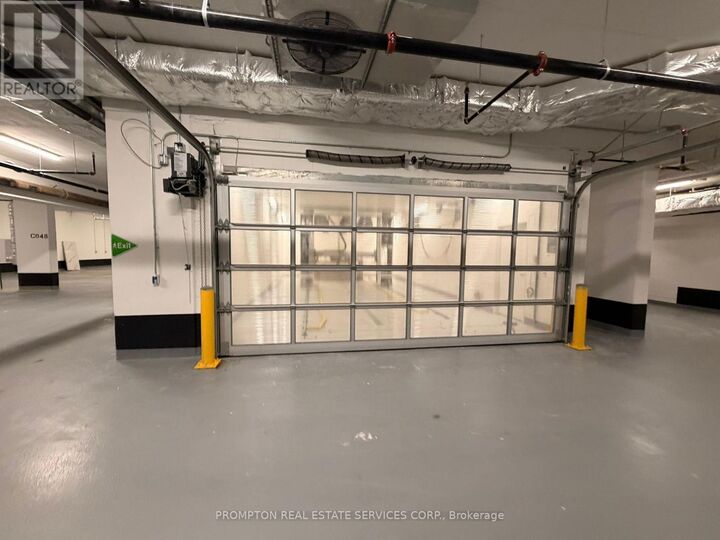 Property Photo:  68 Esther Shiner Boulevard 1707  ON M2K 0J6 