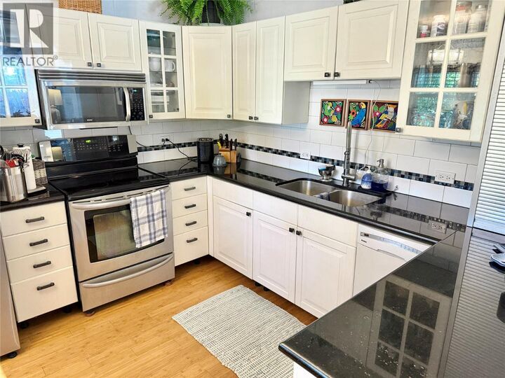 Property Photo: 1050 Hillside Avenue BC V0E 1M0