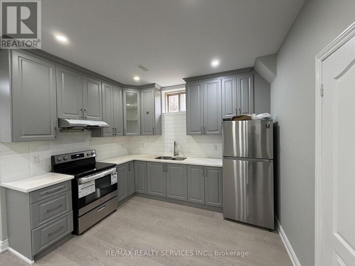 Property Photo:  4 Lyle Way Lower  ON L6X 5P8 