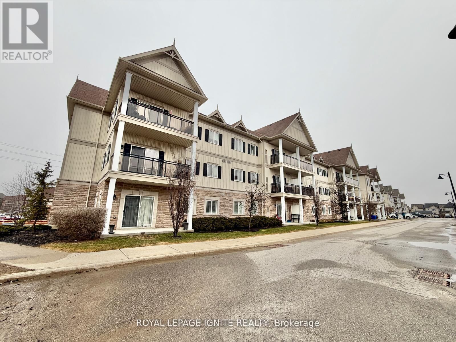 Property Photo:  5 Sidney Lane 302  ON L1C 0N6 