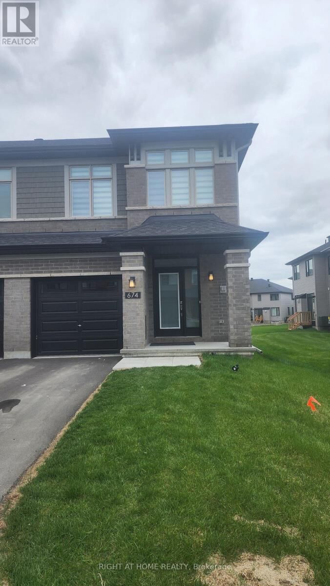Property Photo: 674 Honeydew Street ON K1X 0K5