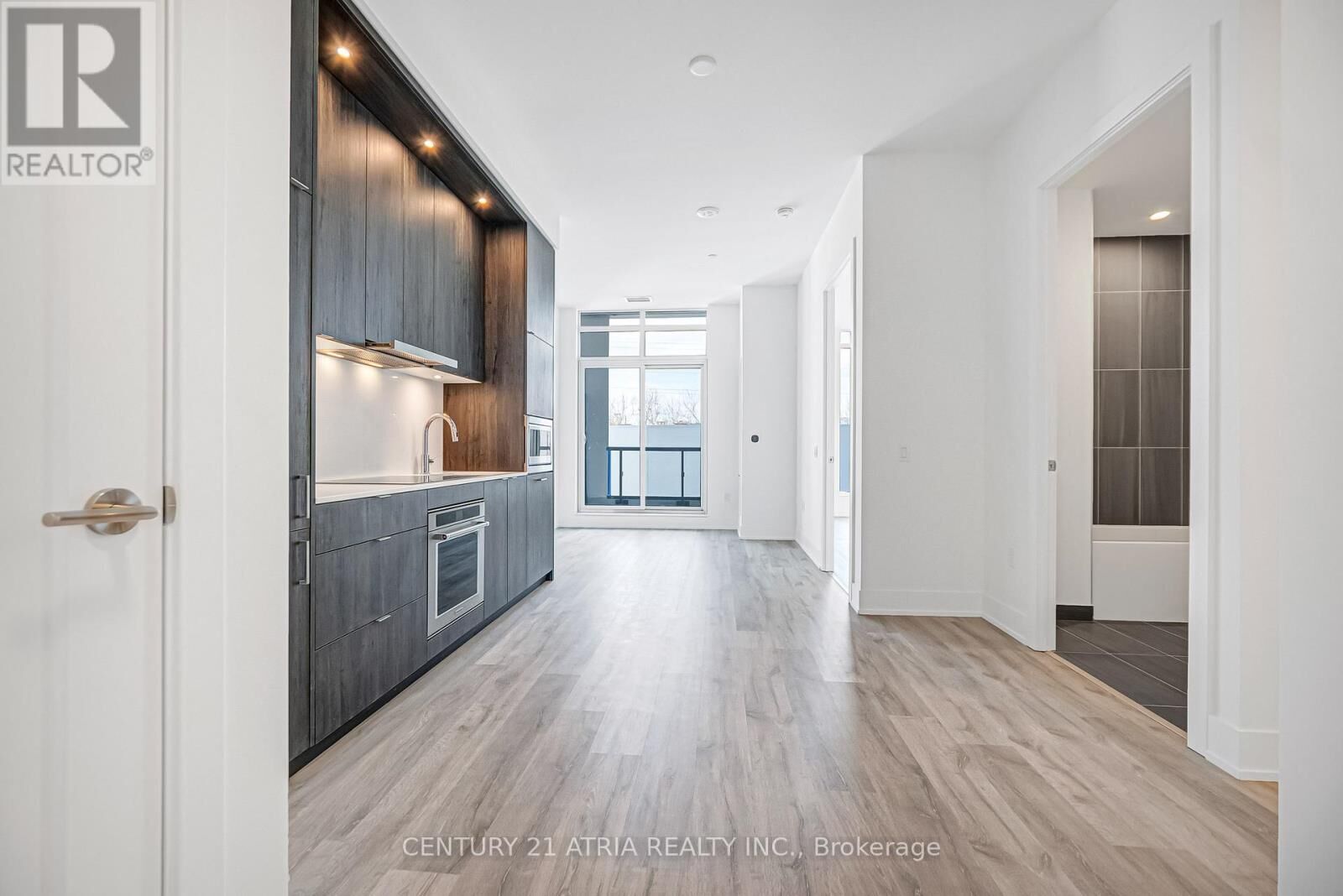 Property Photo: 858 Dupont Street 206 ON M6G 0C1