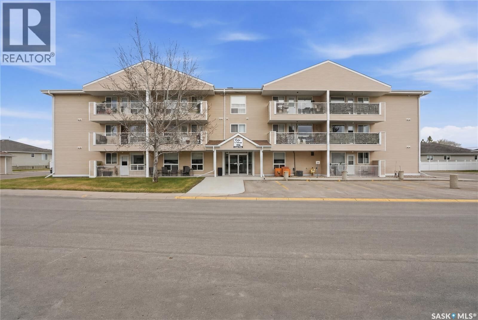 Property Photo:  102 206 Pioneer Place  SK S0K 4S0 