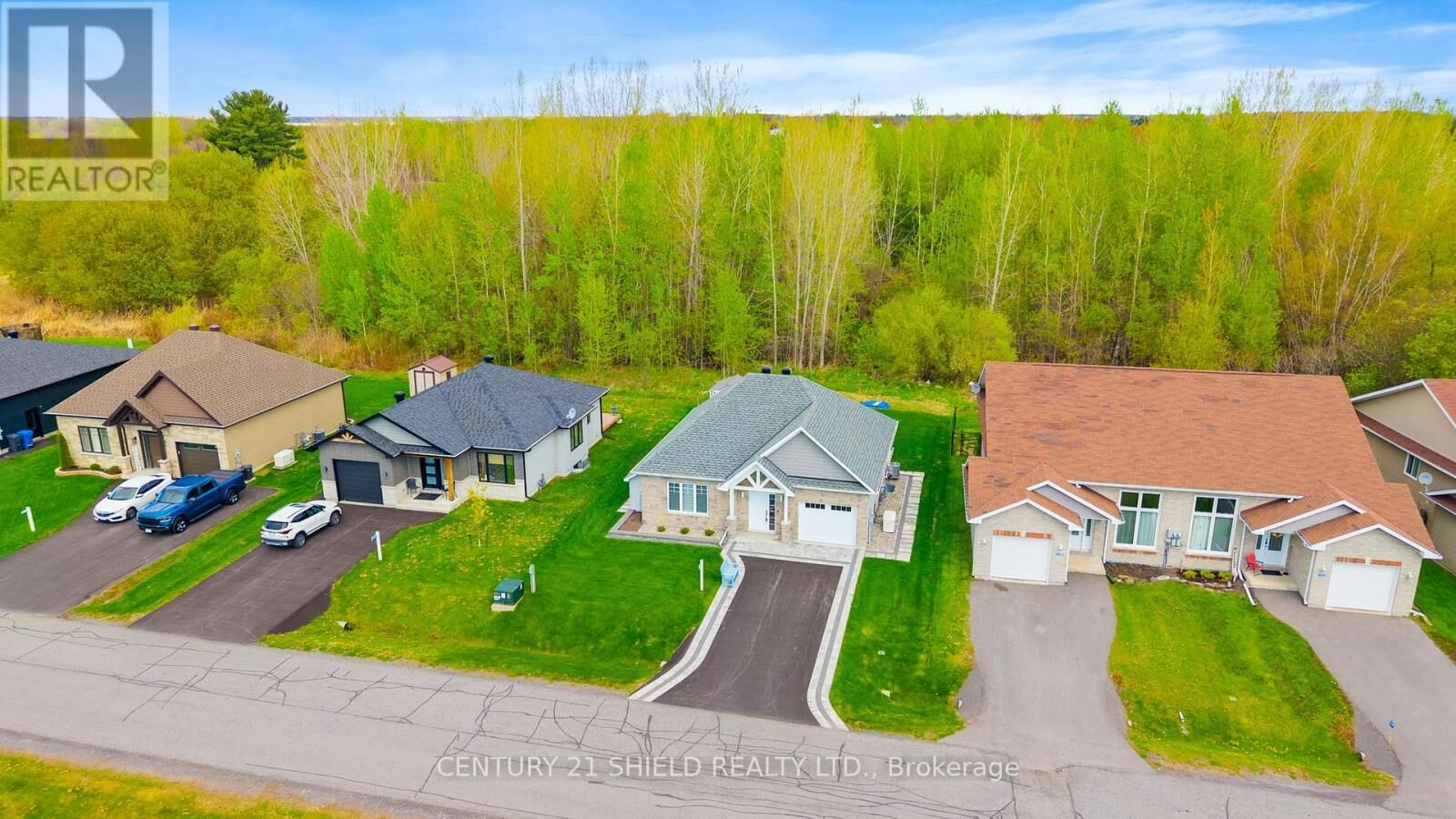 Property Photo: 20317 Andrea Avenue ON K0C 2C0