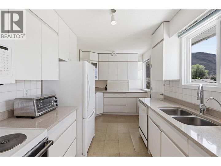 Property Photo: 833 McArthur Drive BC V2B 7H4
