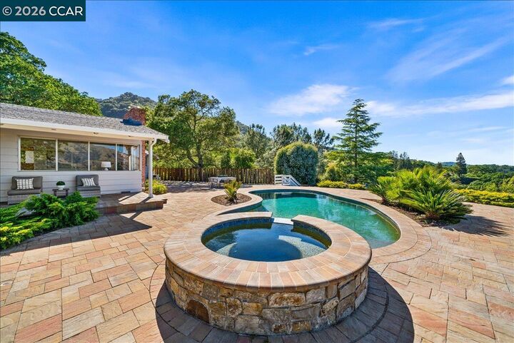 Property Photo:  300 Oak View Ter  CA 94526 
