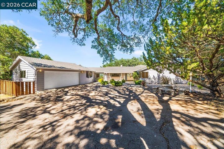 Property Photo: 300 Oak View Ter CA 94526