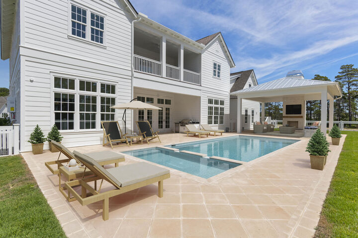 Property Photo: 130 E Elliot Way FL 32461
