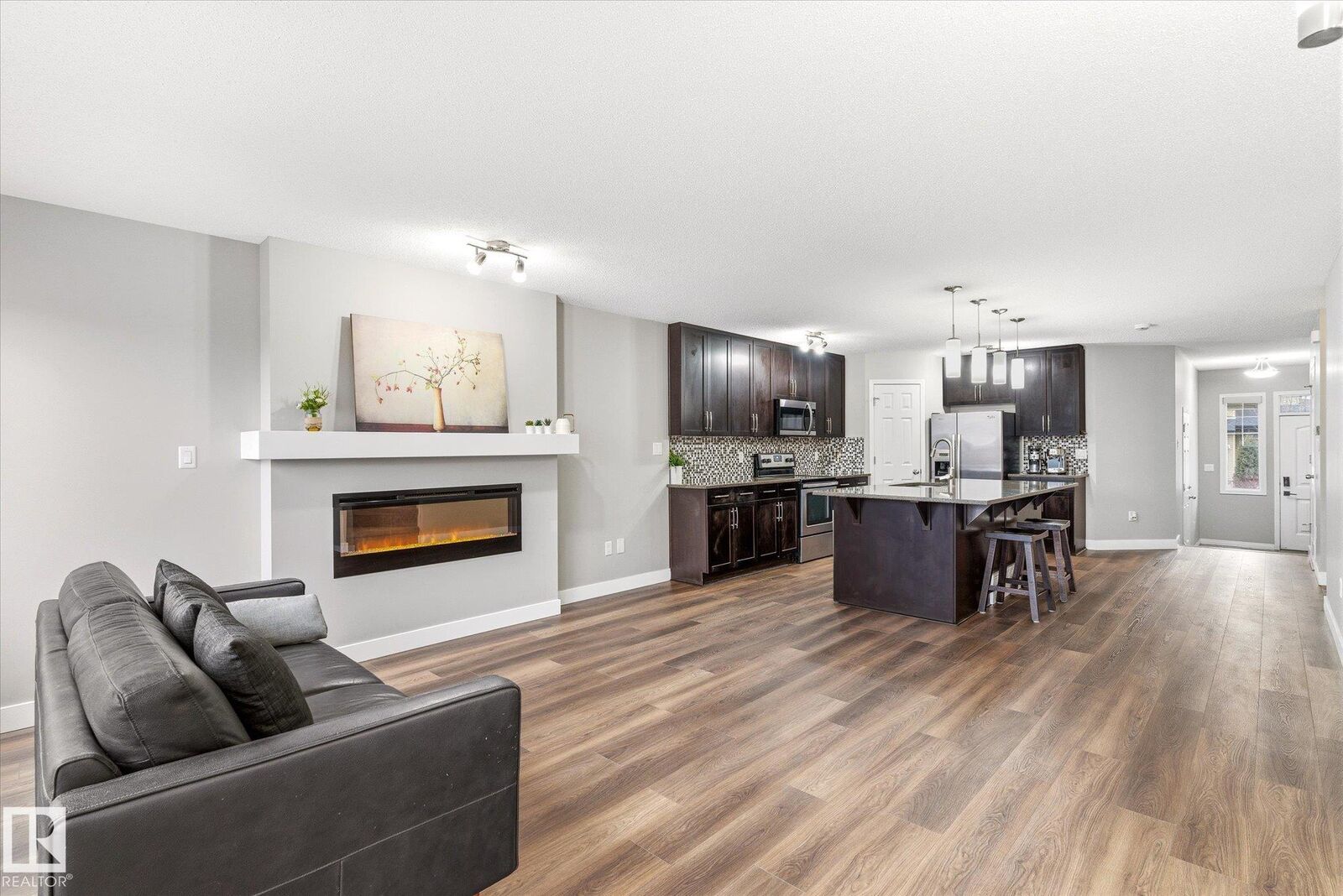 Property Photo:  1668 Chapman Way SW  AB T6W 0Y5 