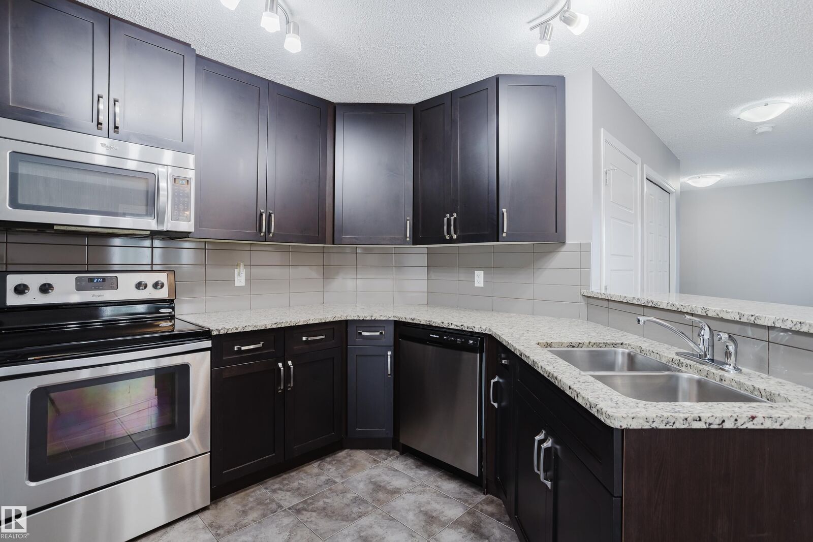 Photo de la propriété:  14007 164 Avenue NW  AB T6V 0K6 