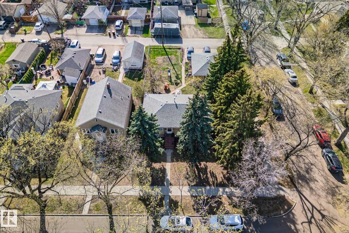 Property Photo:  12418 92 Street NW  AB T5G 1B7 