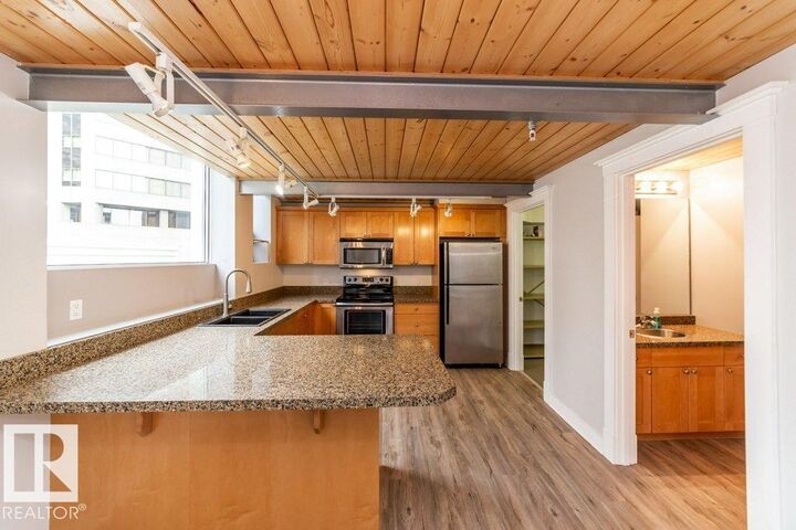 Property Photo:  10009 102 Avenue NW 208  AB T5J 5B6 