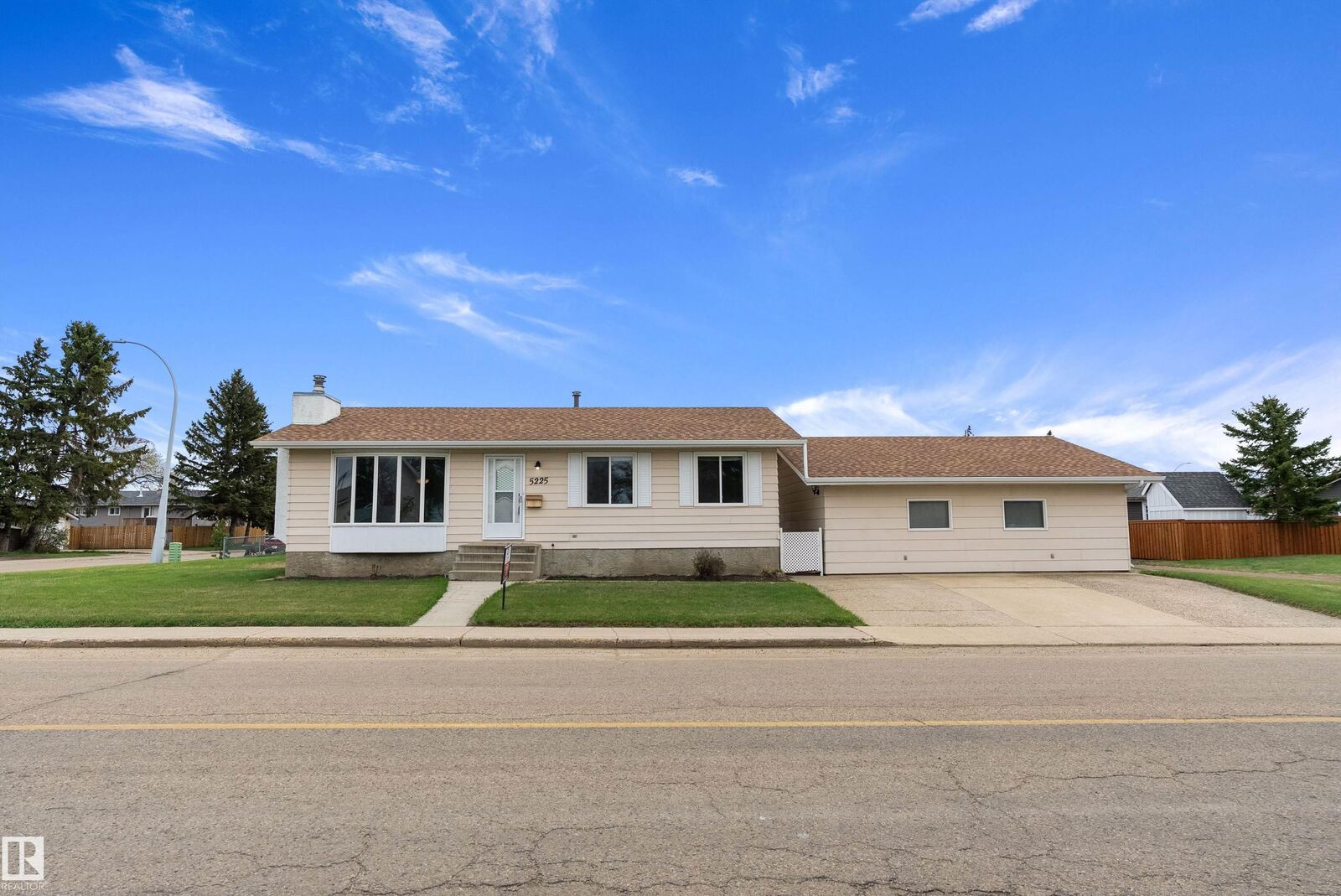 Property Photo:  5225 38 Avenue  AB T9A 2P1 