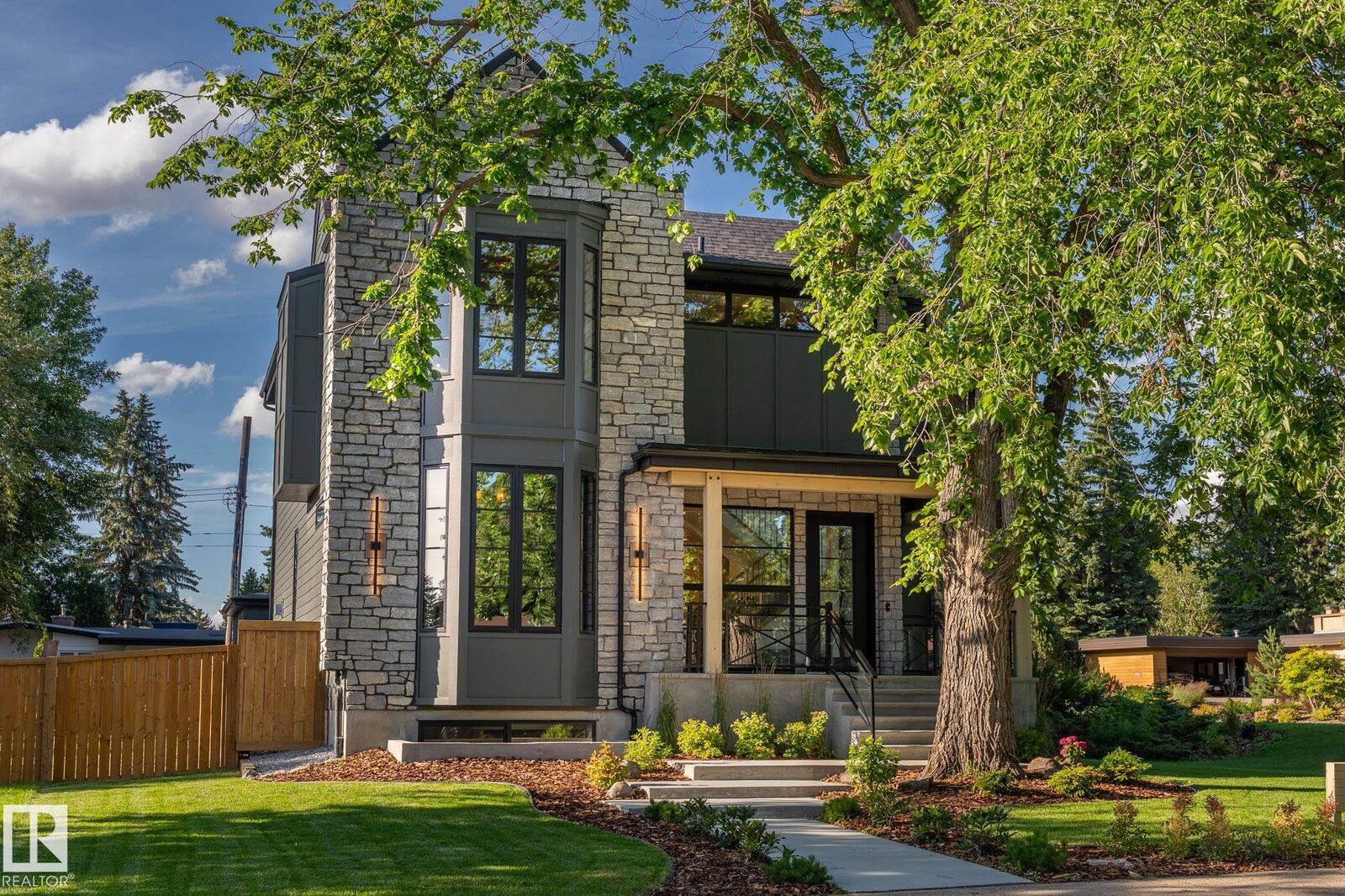 Property Photo:  13804 85 Avenue NW  AB T5R 3Y7 