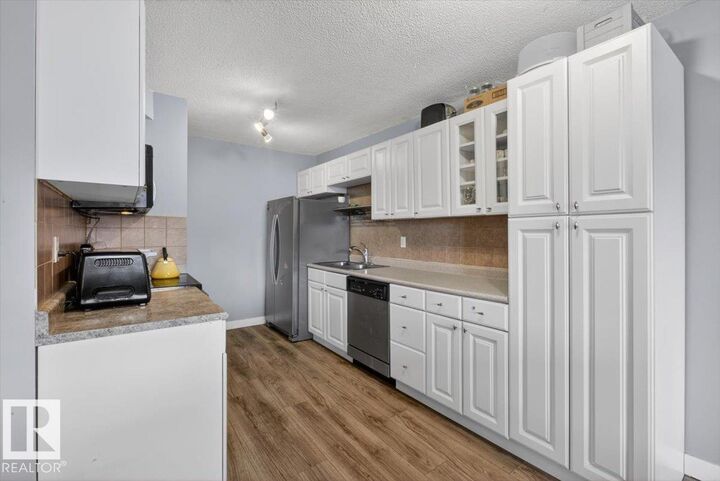 Property Photo: 10011 116 St NW 405 AB T5K 1V4
