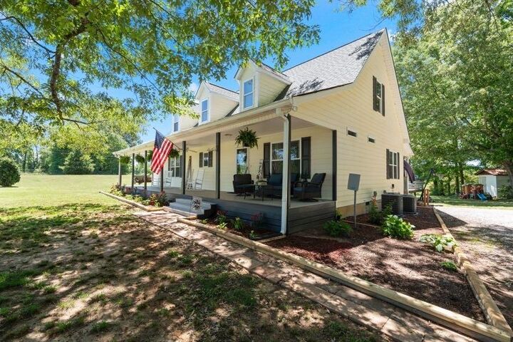 Property Photo:  405 Little Circle  GA 30176 