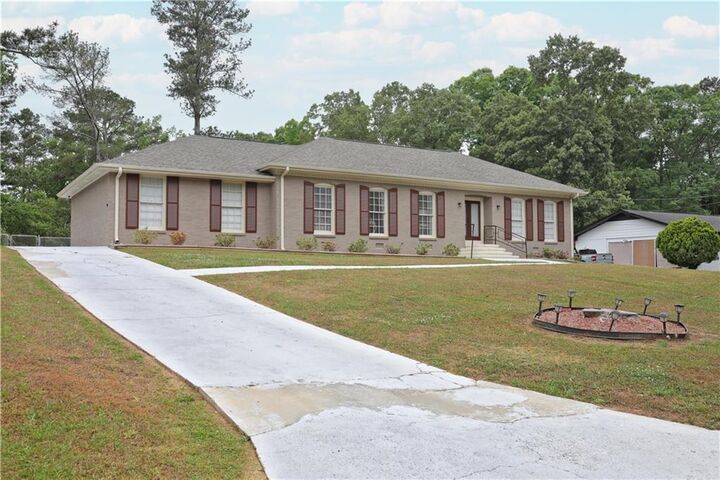Property Photo:  3863 Artist View  GA 30034 