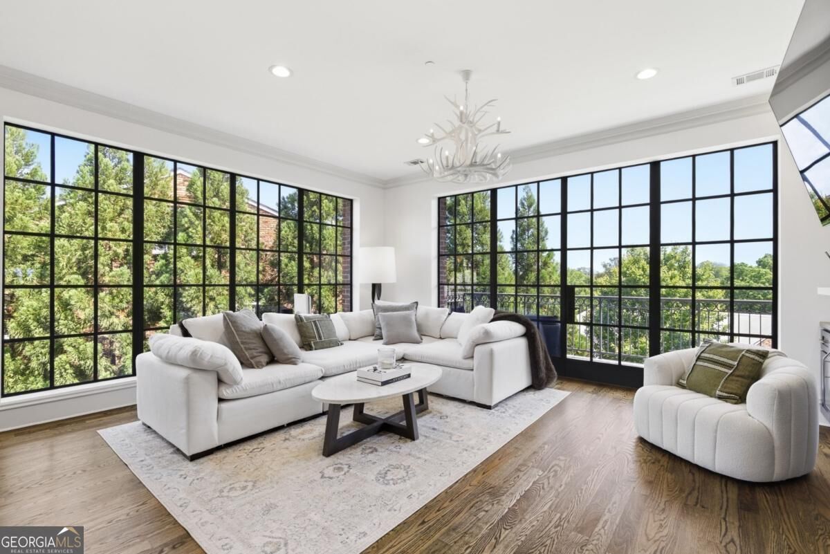 Property Photo: 220 Vickery Falls Drive 220 GA 30075