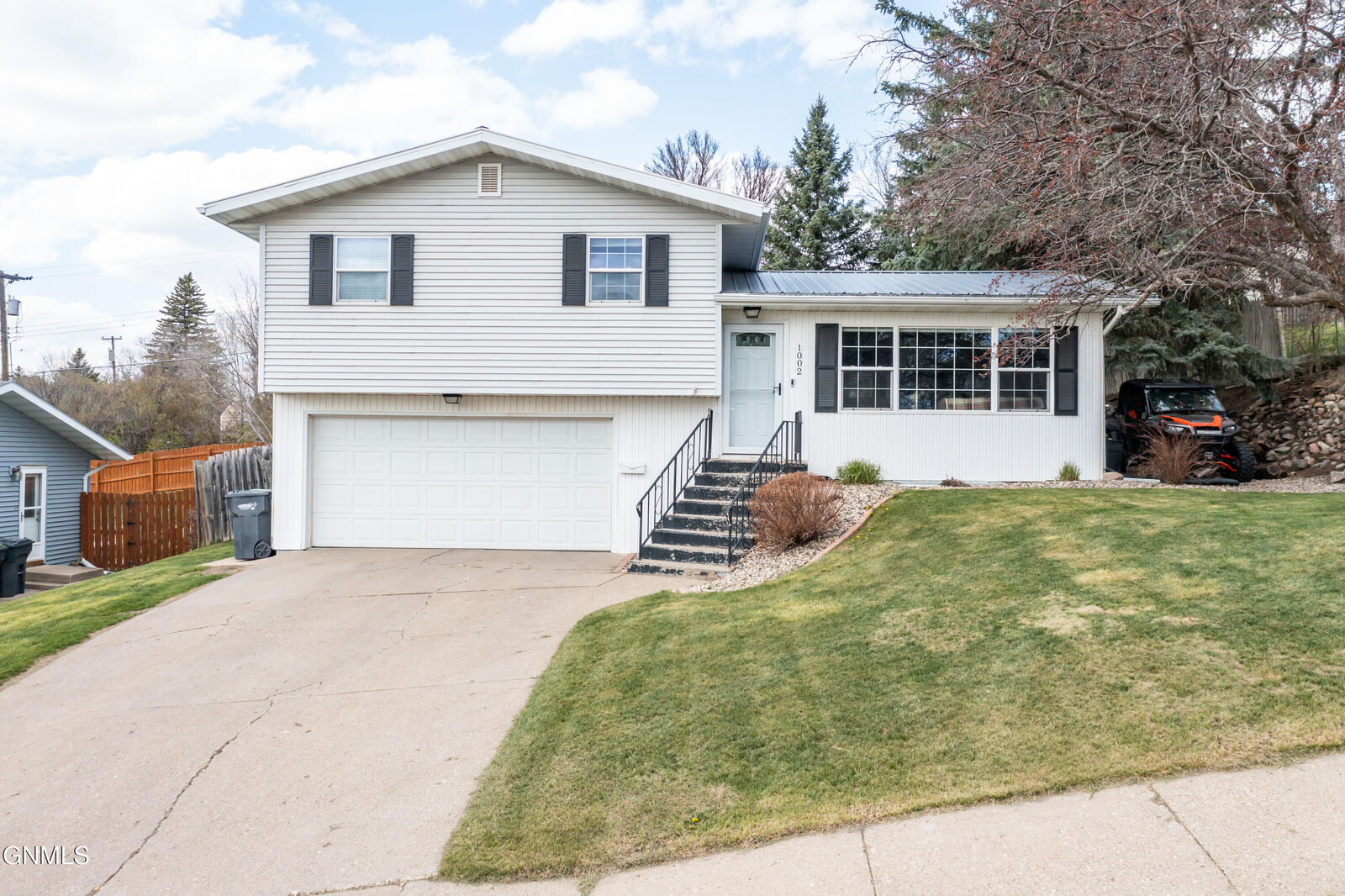 Property Photo:  1002 3rd Street NW  ND 58554 