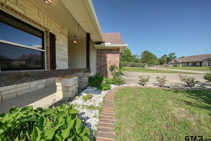 Property Photo:  13523 Country Gln  TX 75706 