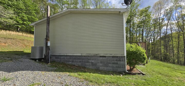 Property Photo: 99 Rocky Hollow Rd WV 24985
