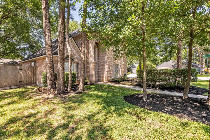Property Photo: 900 Melanie Park TX 77304