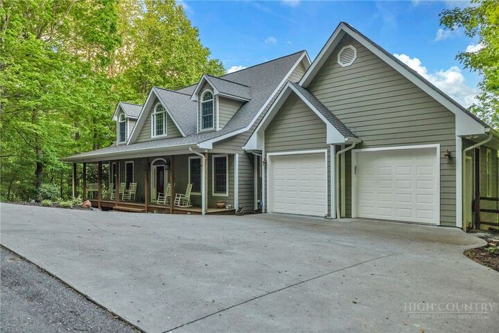 Property Photo: 123 Laura Avenue NC 28694
