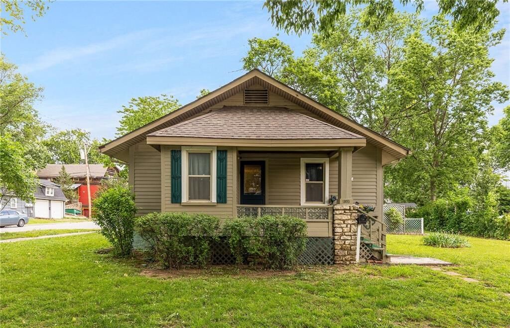 Property Photo: 13013 8th Street MO 64030