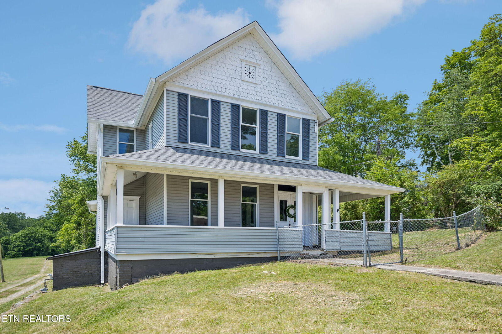 Property Photo:  902 Queen Ave  TN 37748 