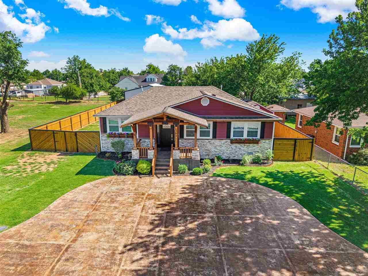 Property Photo: 304 W Shields St OK 73541