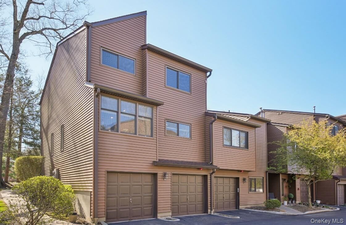 Property Photo:  36 Tulip Court  NY 10954 