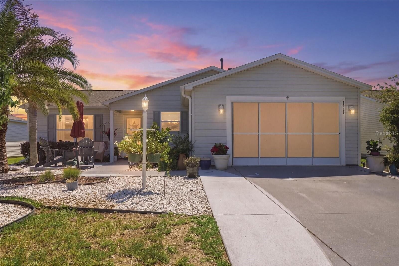 Property Photo:  1035 Blythe Way  FL 32162 