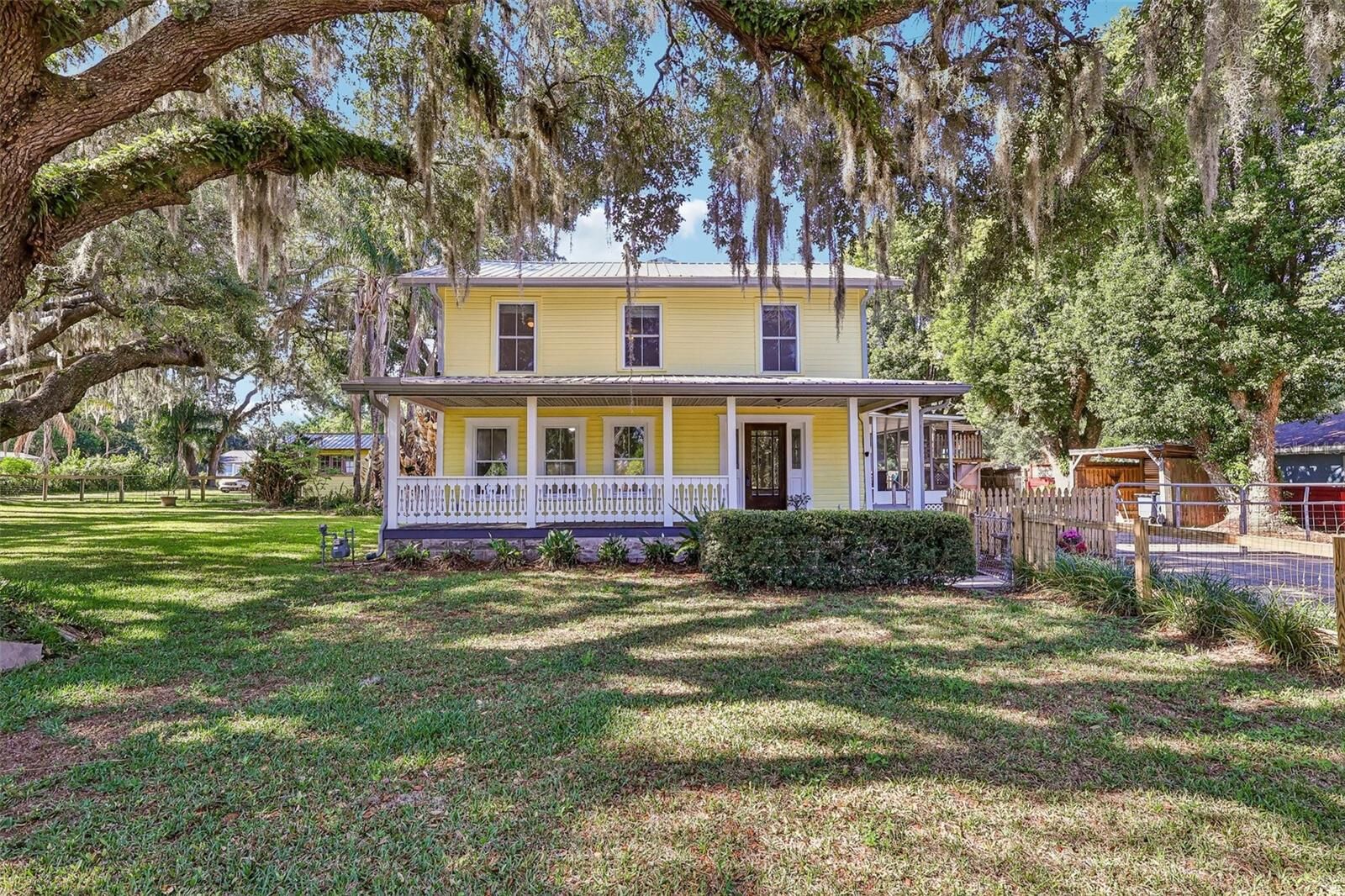 Property Photo:  1190 Old Mount Dora Road  FL 32726 