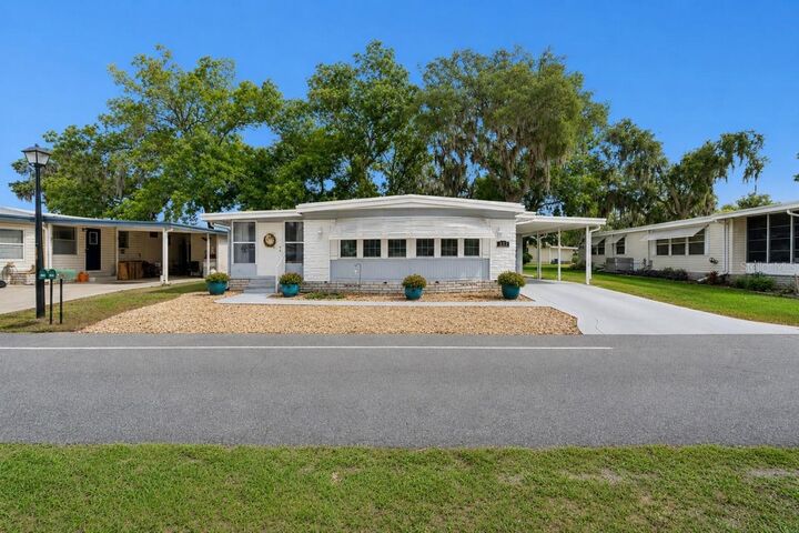 Property Photo:  332 Hawthorne Boulevard  FL 34748 
