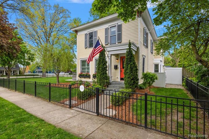 Property Photo:  7 Buffalo Street  MI 48346 2101 