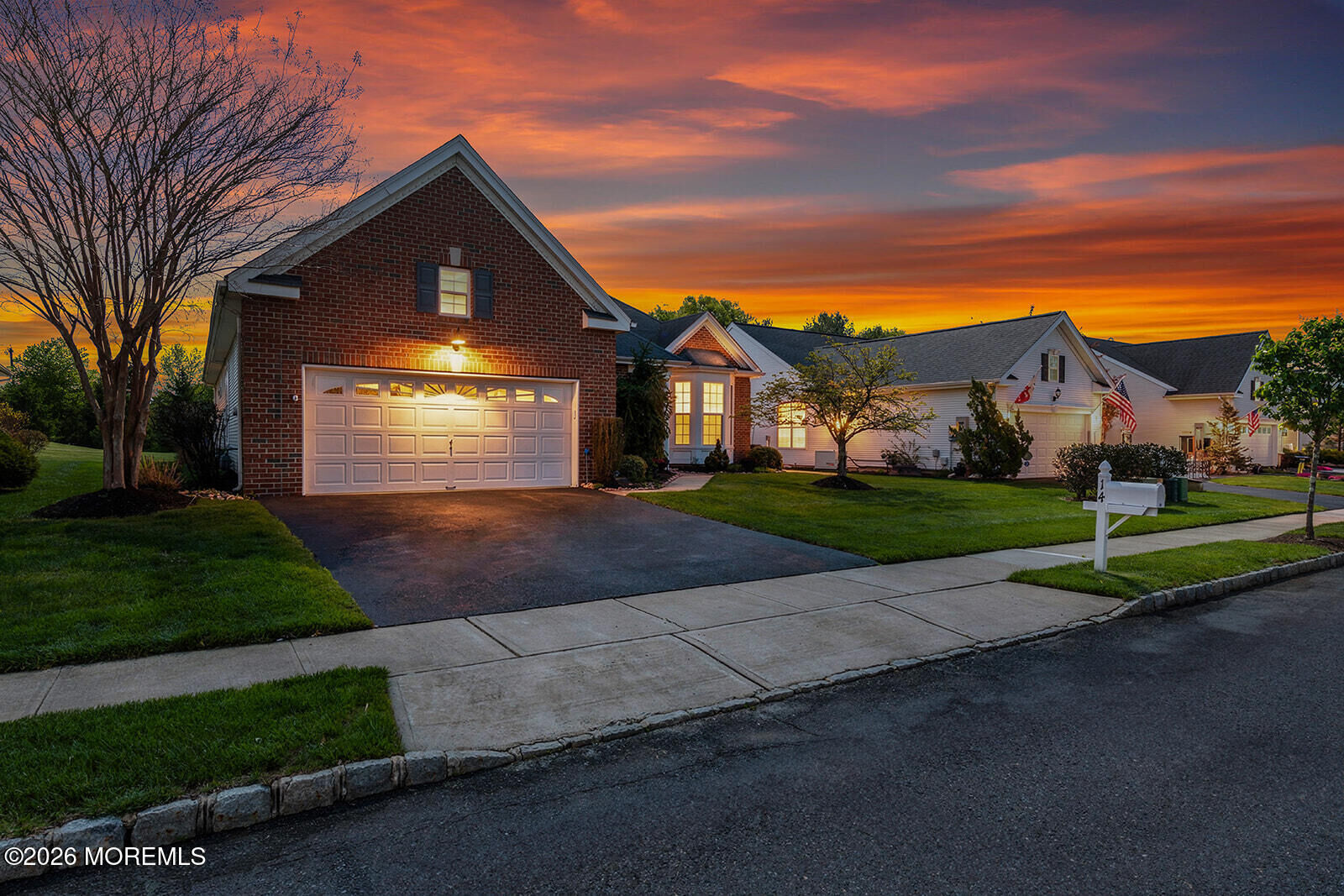 Property Photo:  14 Williamsburg Court  NJ 08501 