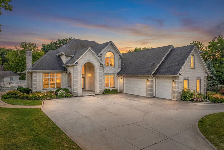 Property Photo: 1 Bell Oak Lane IL 60439
