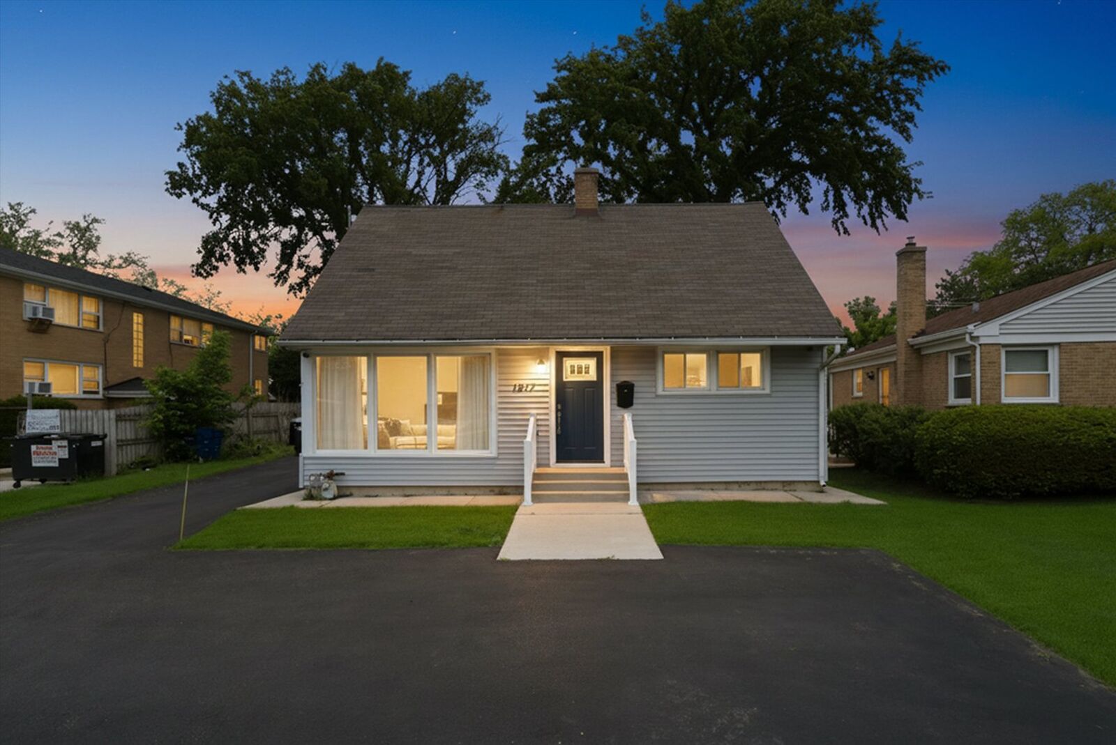 Property Photo: 1517 E Roosevelt Road IL 60187