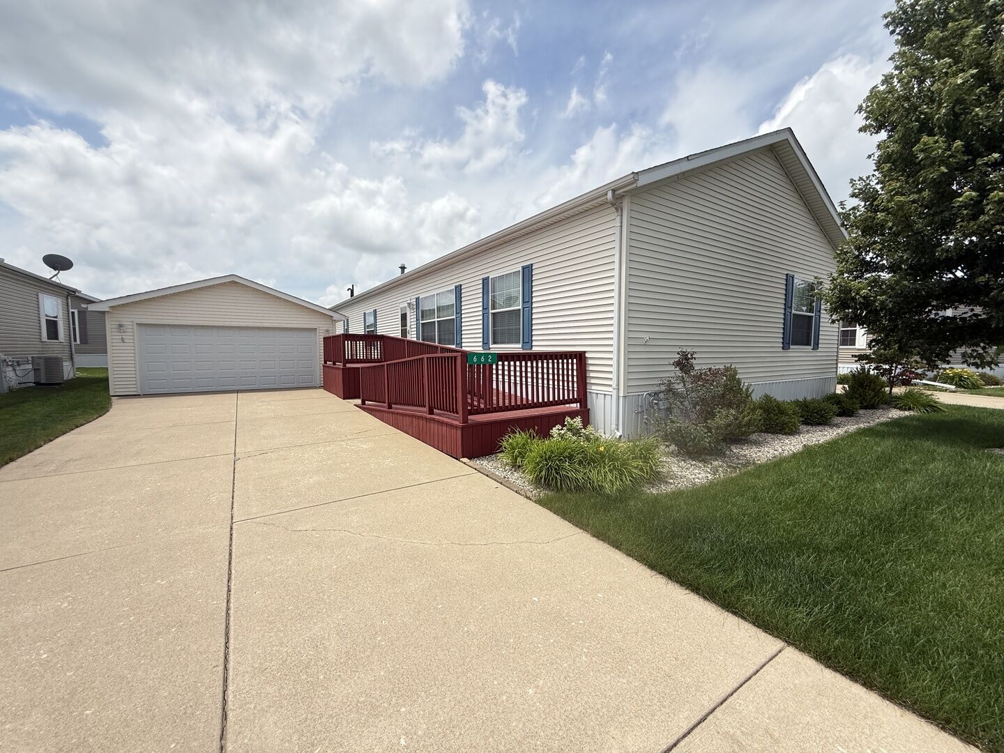 Property Photo:  662 Alder  IL 60950 