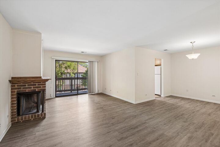 Property Photo: 826 Thornton Court 2al IL 60193