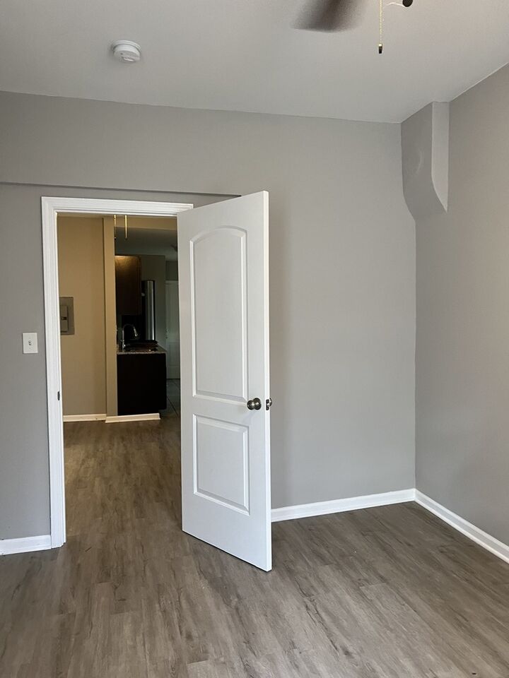 Property Photo: 7724 S Avalon Avenue 1 IL 60619