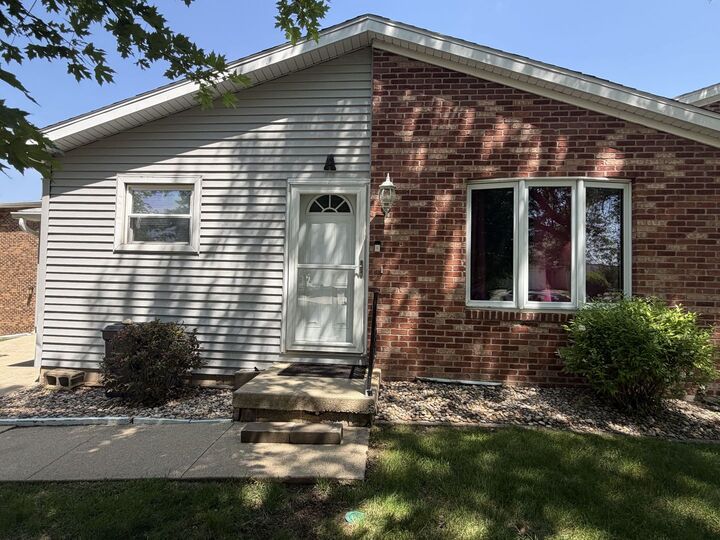 Property Photo:  1538 Hunt Drive A  IL 61761 